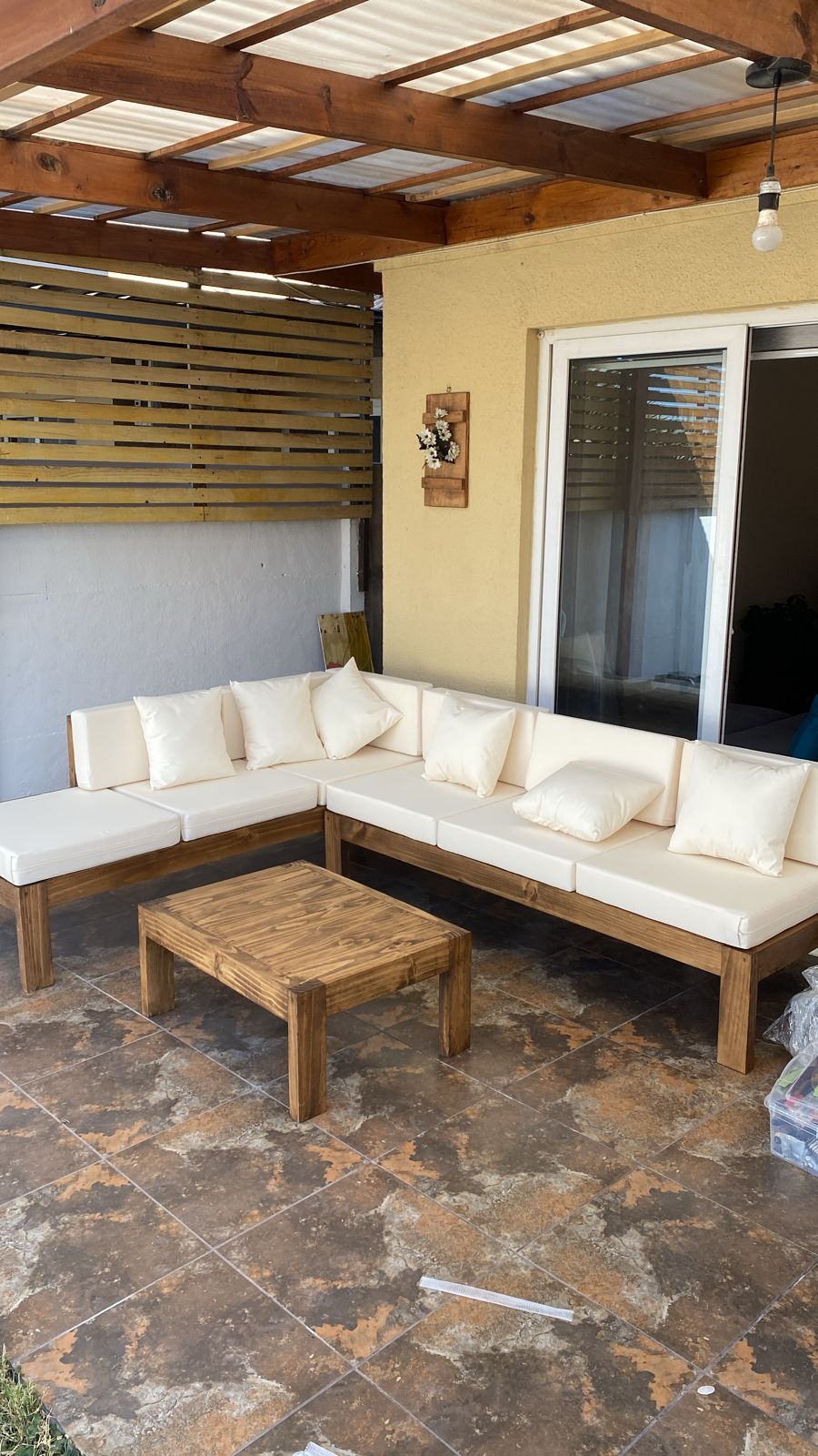 Terraza con muebles Miaruste
